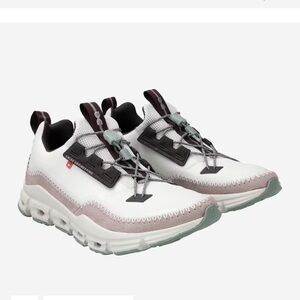 On Rubningcloud Cloudaway Women’s sneakers/ tennis shoes White cinch laces Sz 10